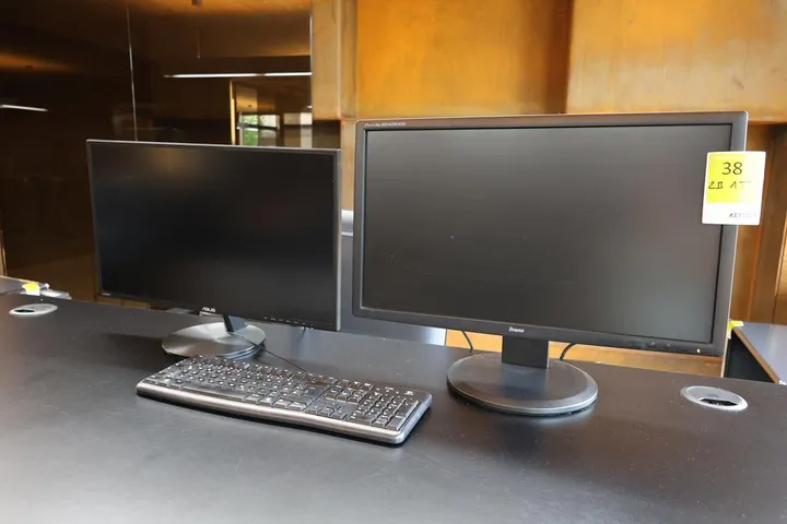 2 x Bildschirm 1 x Tastatur